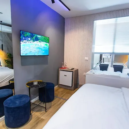 Luxury By The Bubbles Jacuzzi Tirana