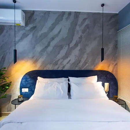 Luxury By The Bubbles Jacuzzi Hotel 3*