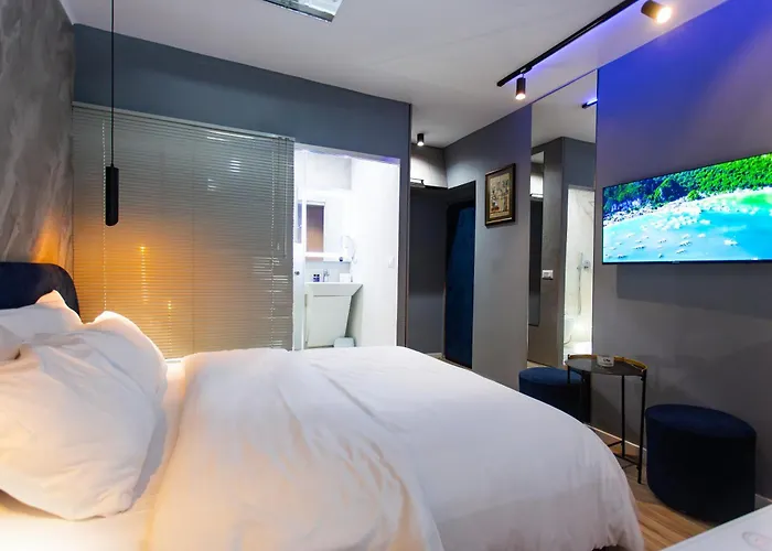Luxury By The Bubbles Jacuzzi Otel