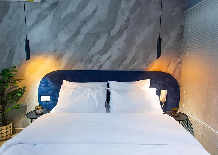 Luxury By The Bubbles Jacuzzi Otel Tiran