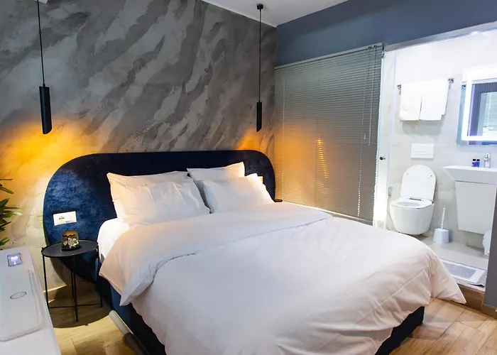 Otel Luxury By The Bubbles Jacuzzi 3*
