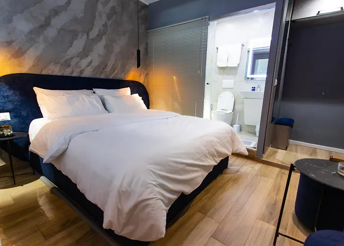 Luxury By The Bubbles Jacuzzi 3*