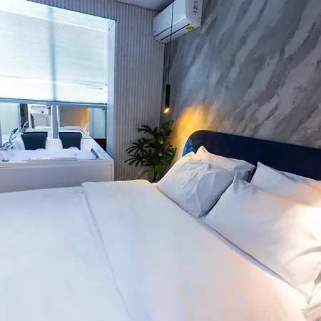 Hotel Luxury By The Bubbles Jacuzzi