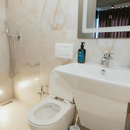 Hotel Luxury By The Bubbles Jacuzzi 3*