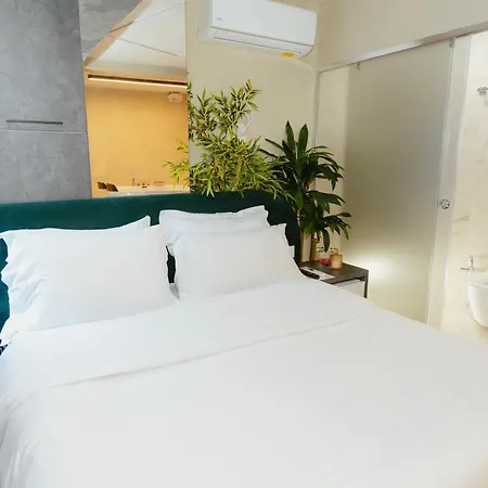 Hotel Luxury By The Bubbles Jacuzzi