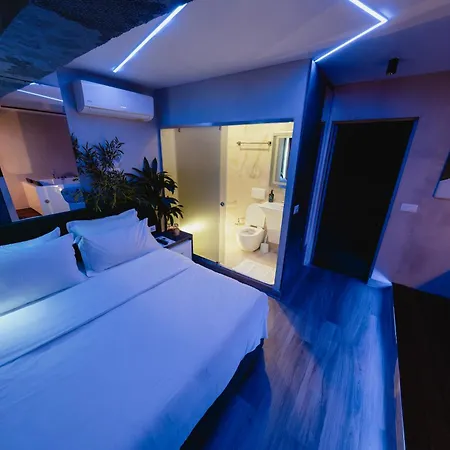 Luxury By The Bubbles Jacuzzi Tirana
