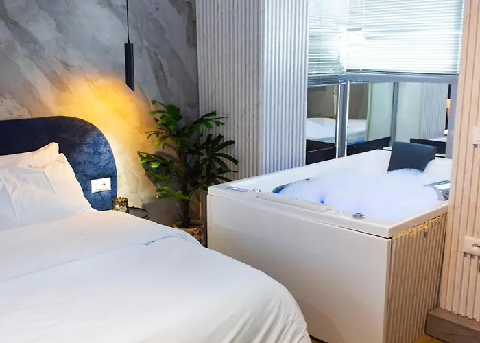 Hotel Luxury By The Bubbles Jacuzzi 3*