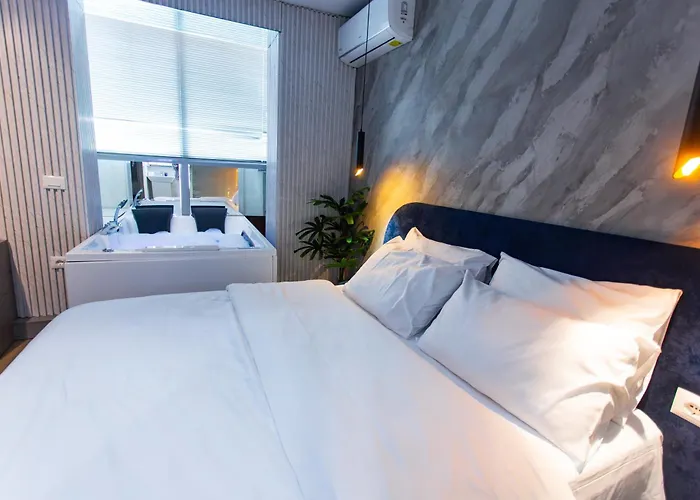 Hotel Luxury By The Bubbles Jacuzzi