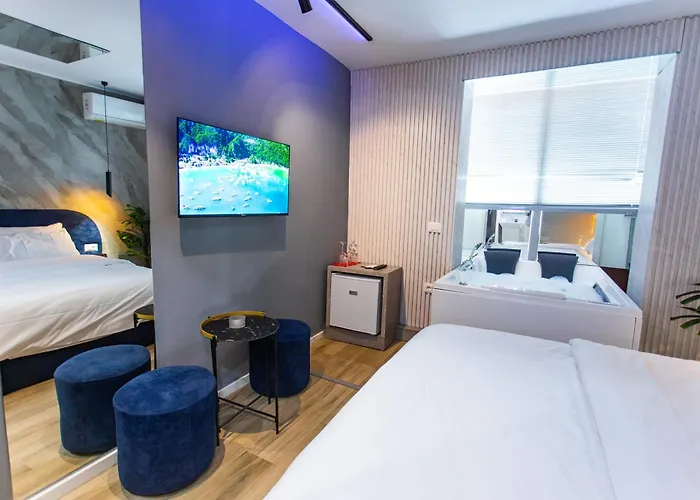 Luxury By The Bubbles Jacuzzi Tirana